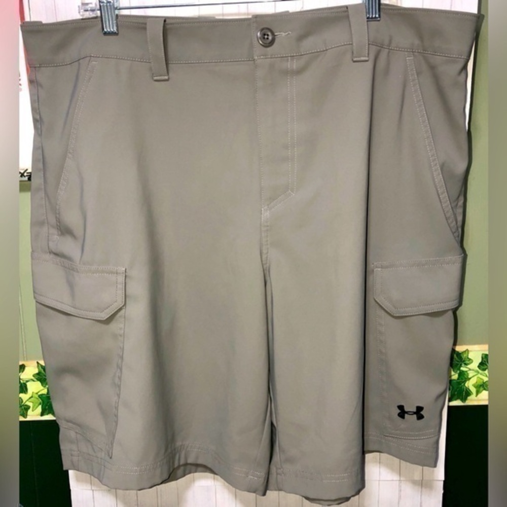 ♦️Under Armour Gray Loose Fit Cargo Heatgear Golf Shorts Size 40